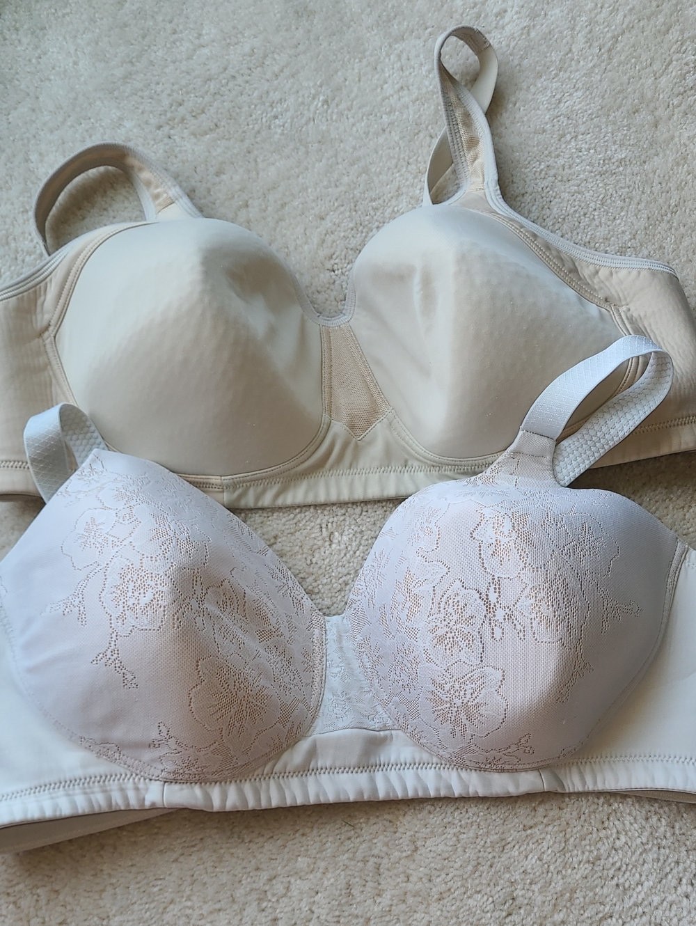 Vanity Fair Set of Two Neutral Wireless Bras in Light Beige and Cream